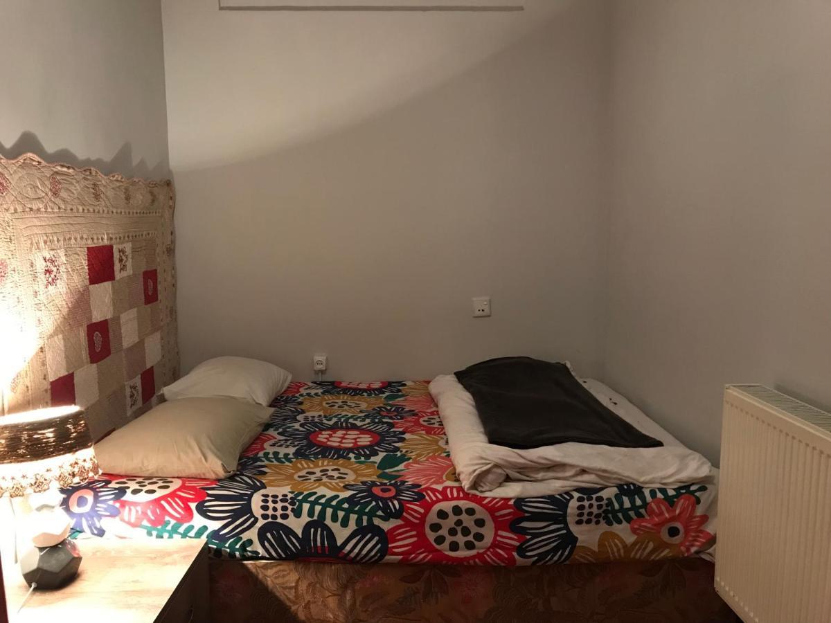 Brobro Hostel Tbilisi Buitenkant foto