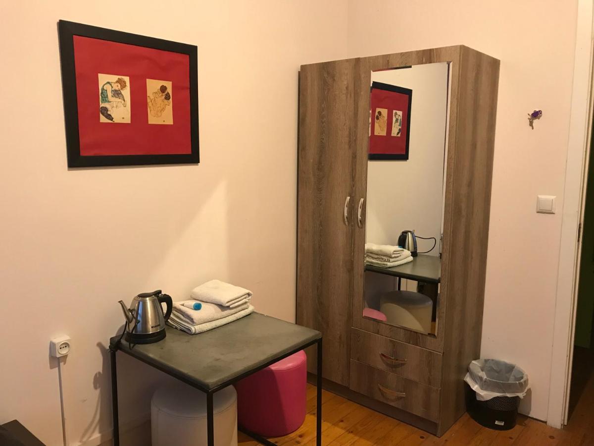 Brobro Hostel Tbilisi Buitenkant foto