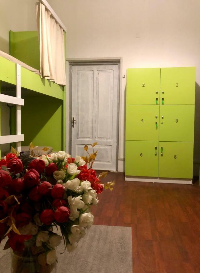 Brobro Hostel Tbilisi Buitenkant foto