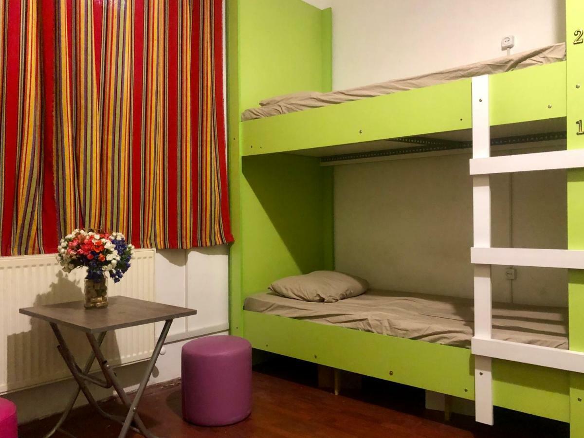 Brobro Hostel Tbilisi Buitenkant foto
