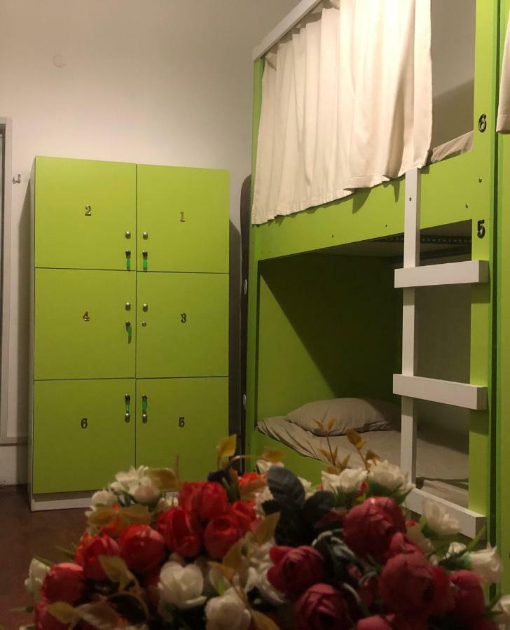 Brobro Hostel Tbilisi Buitenkant foto