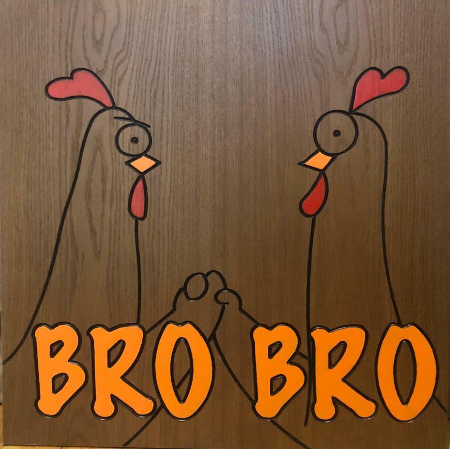 Brobro Hostel Tbilisi Buitenkant foto
