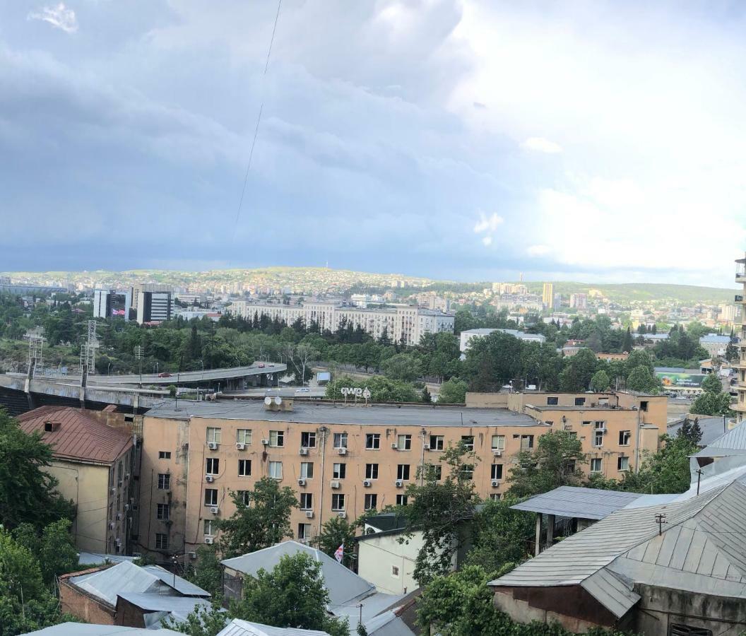 Brobro Hostel Tbilisi Buitenkant foto