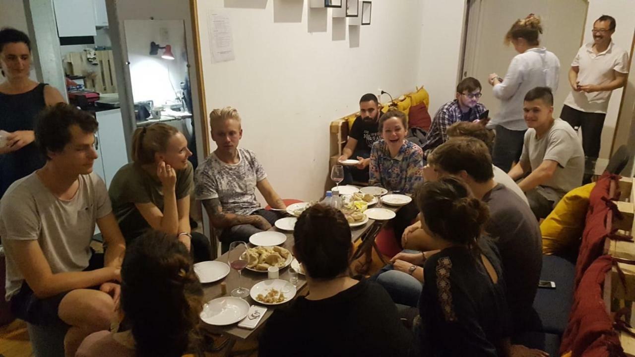 Brobro Hostel Tbilisi Buitenkant foto