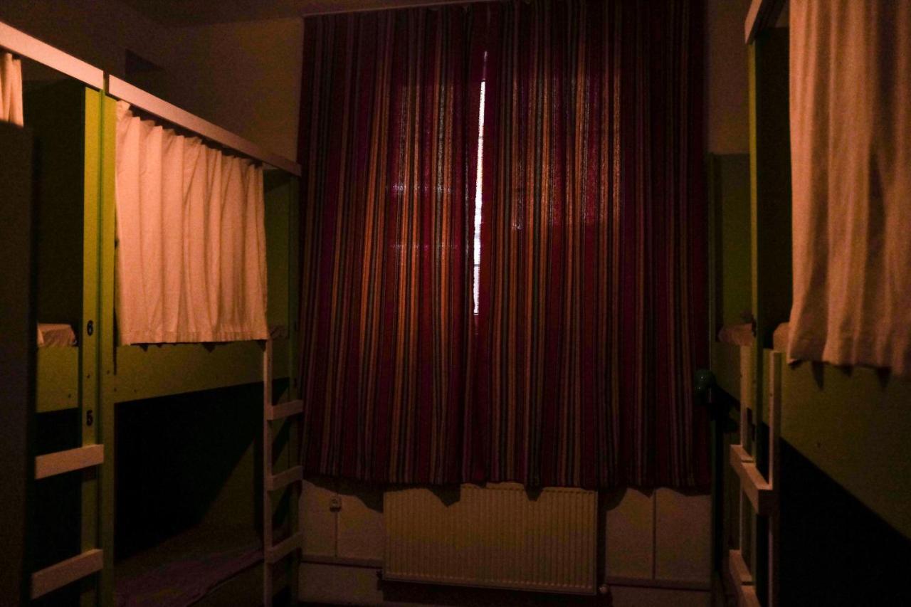 Brobro Hostel Tbilisi Buitenkant foto